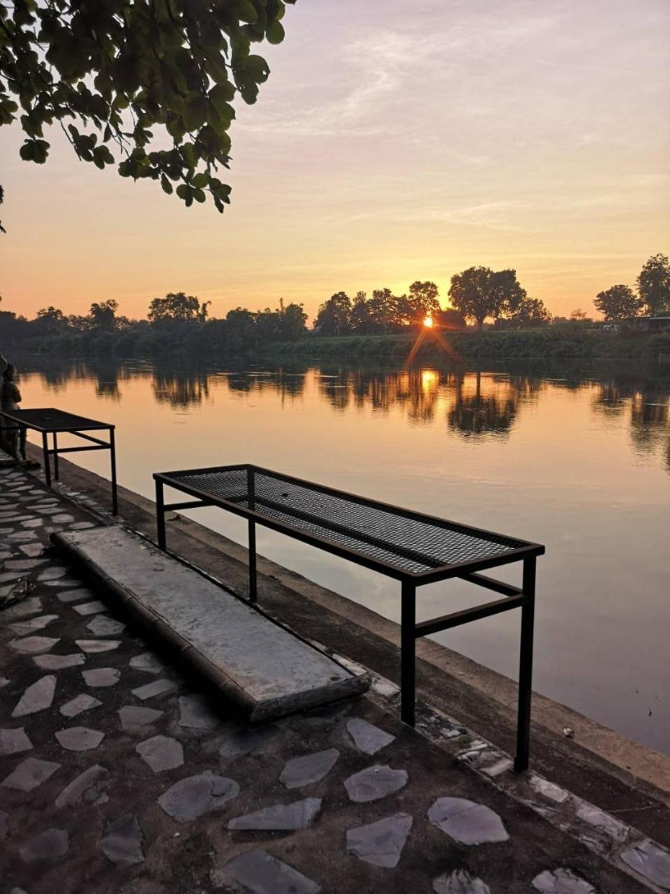 Buasawan Resort & Restaurant Kanchanaburi Exterior foto